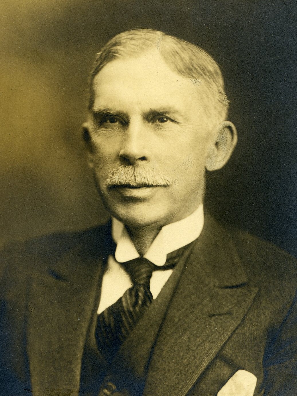 Member portrait of Frank L. Babbott